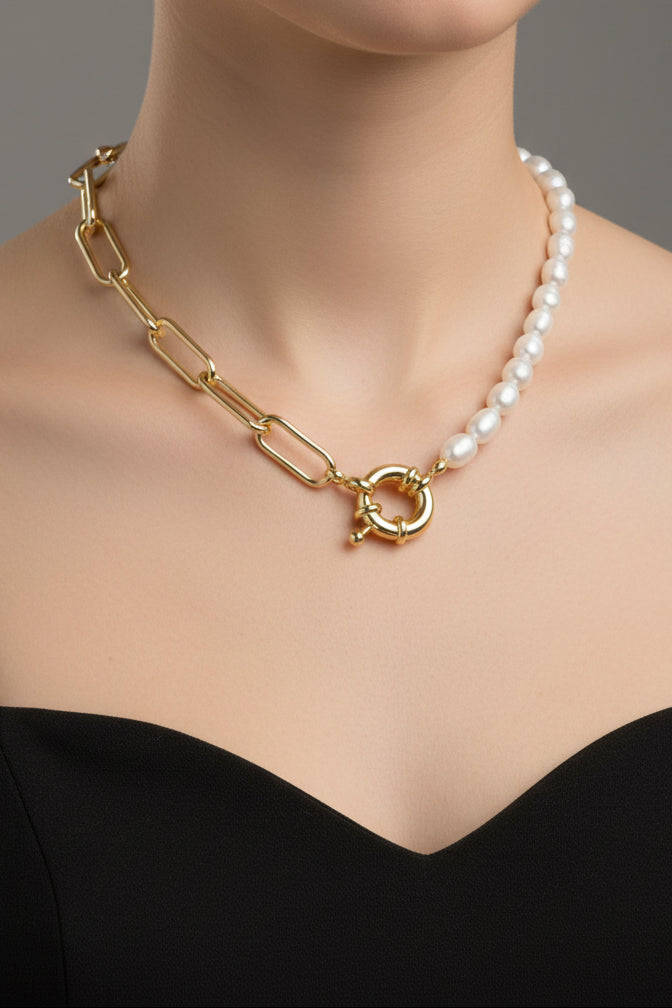 Mixed Pearl & Texured Chain Charm Neklace