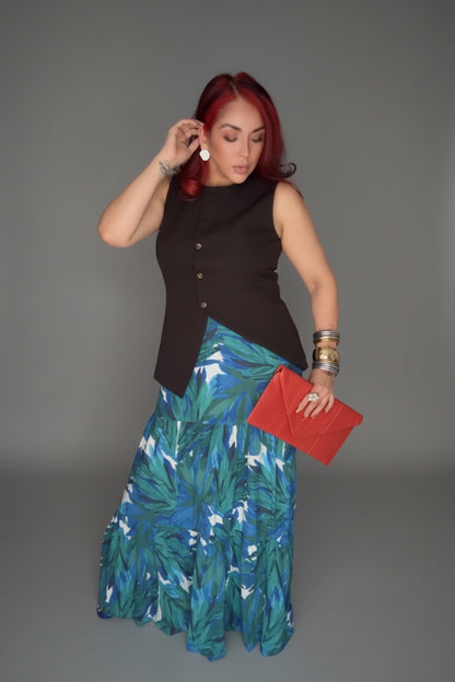 Amanda Maxi Dress in blue tones-Red Eleganza Boutique .

Woman wearing Amanda Maxi Dress-floor length boutique stye.